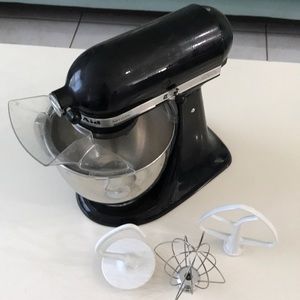KitchenAid Artisan with 5 pieces